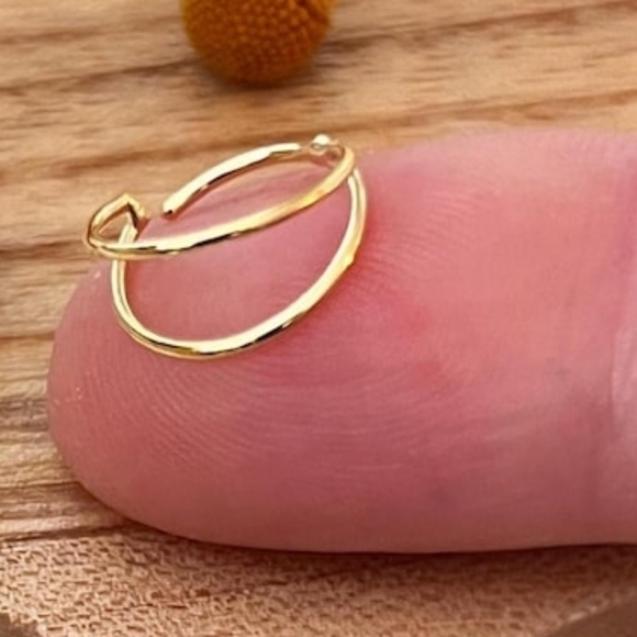 ⭐NWOT Goth Punk 20g Gold Double Hoop Nose Ring - Picture 4 of 13